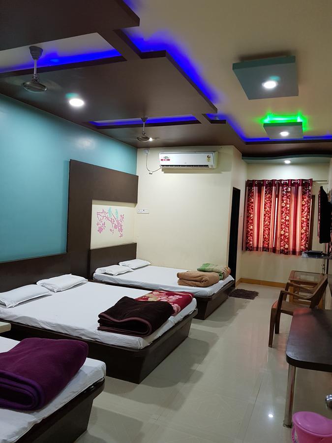 Hotel Shri Radhe Krishna Godarpura Esterno foto