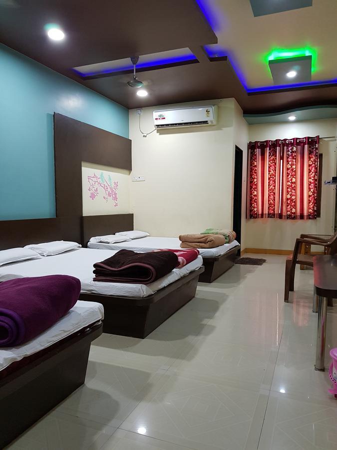 Hotel Shri Radhe Krishna Godarpura Esterno foto