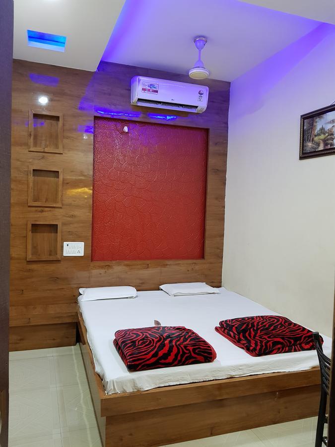 Hotel Shri Radhe Krishna Godarpura Esterno foto