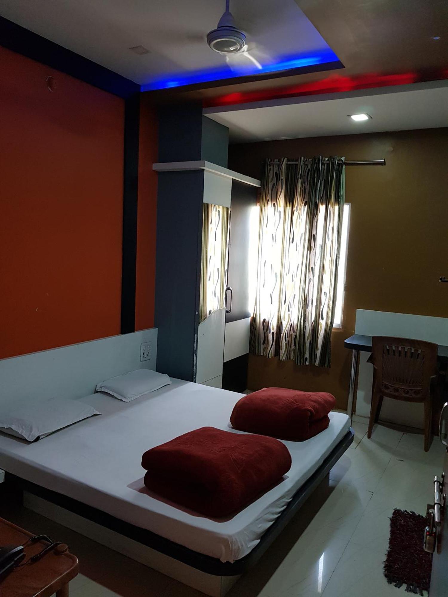 Hotel Shri Radhe Krishna Godarpura Esterno foto