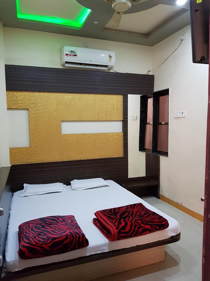 Hotel Shri Radhe Krishna Godarpura Esterno foto