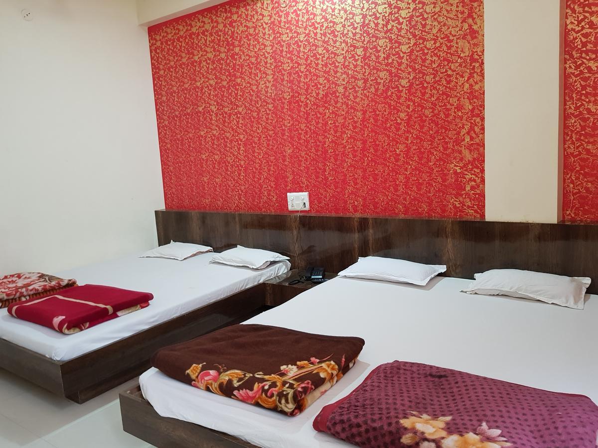 Hotel Shri Radhe Krishna Godarpura Esterno foto
