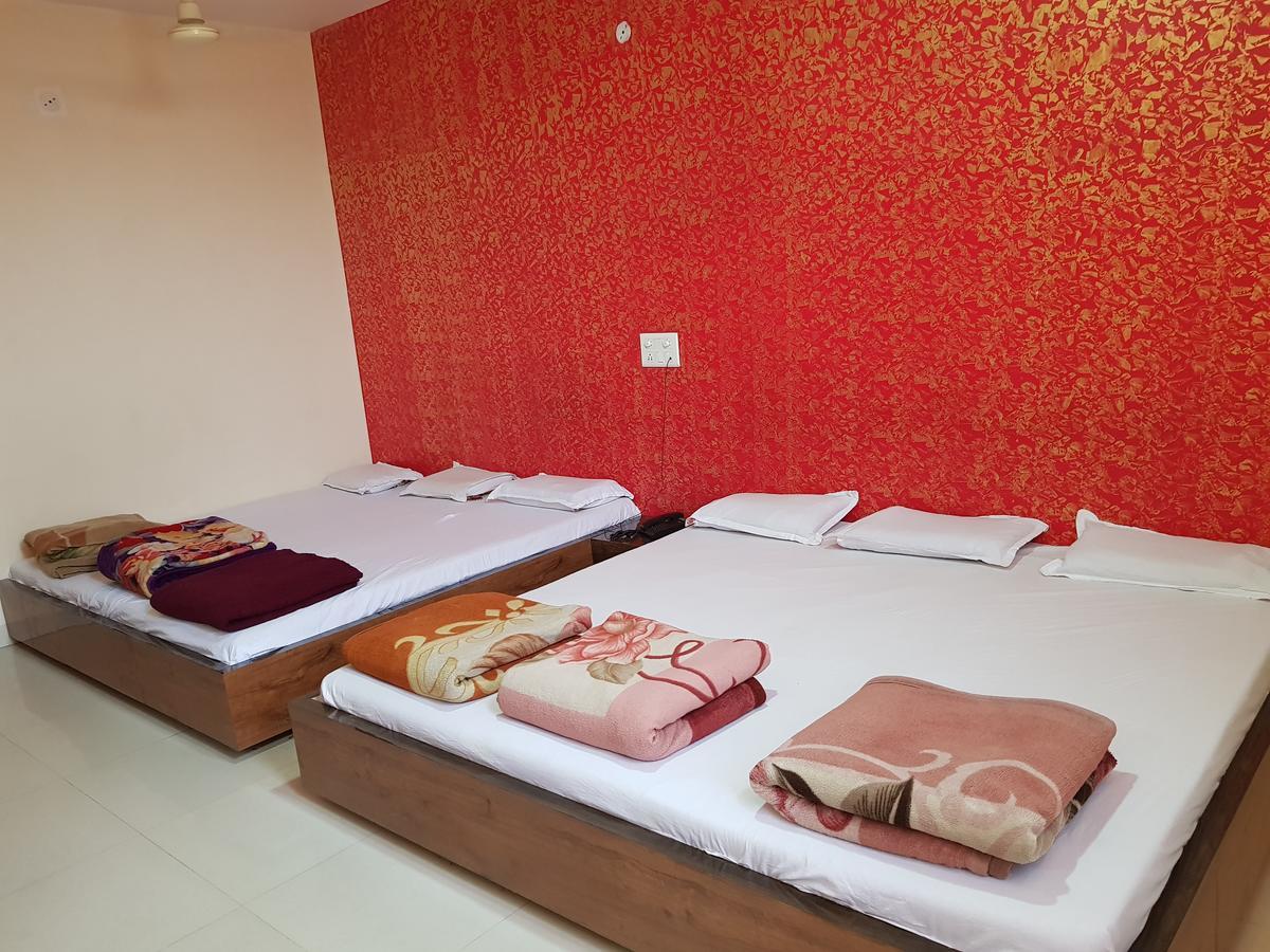 Hotel Shri Radhe Krishna Godarpura Esterno foto