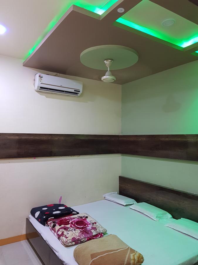 Hotel Shri Radhe Krishna Godarpura Esterno foto