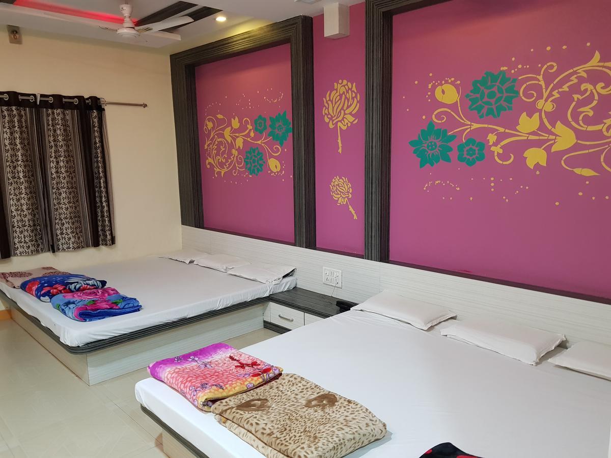 Hotel Shri Radhe Krishna Godarpura Esterno foto